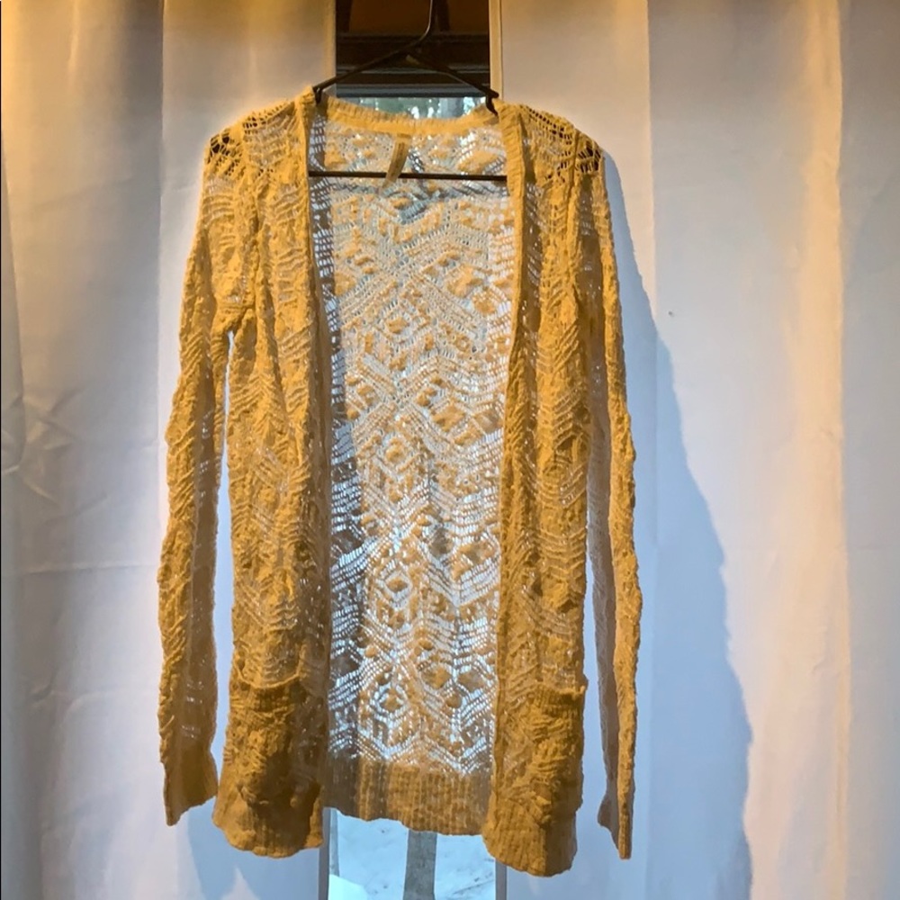 White, lace pattern cover up, with pockets.